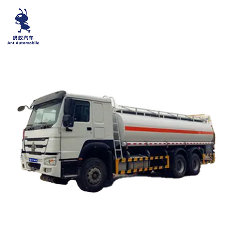Camion-réservoir d'huile