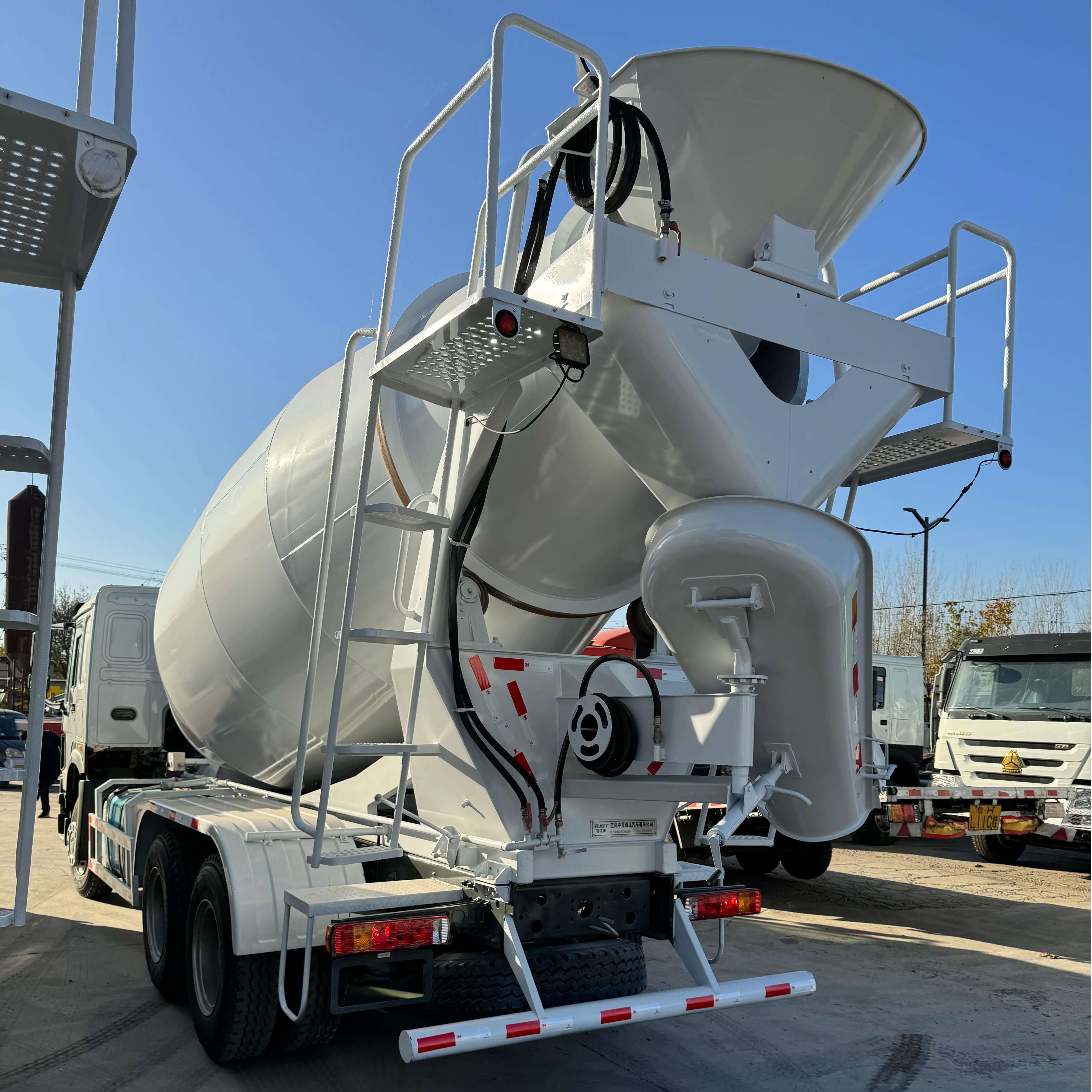 მეორადი Howo ბეტონის სატვირთო მანქანა მეორადი Howo ბეტონის სატვირთო მანქანა