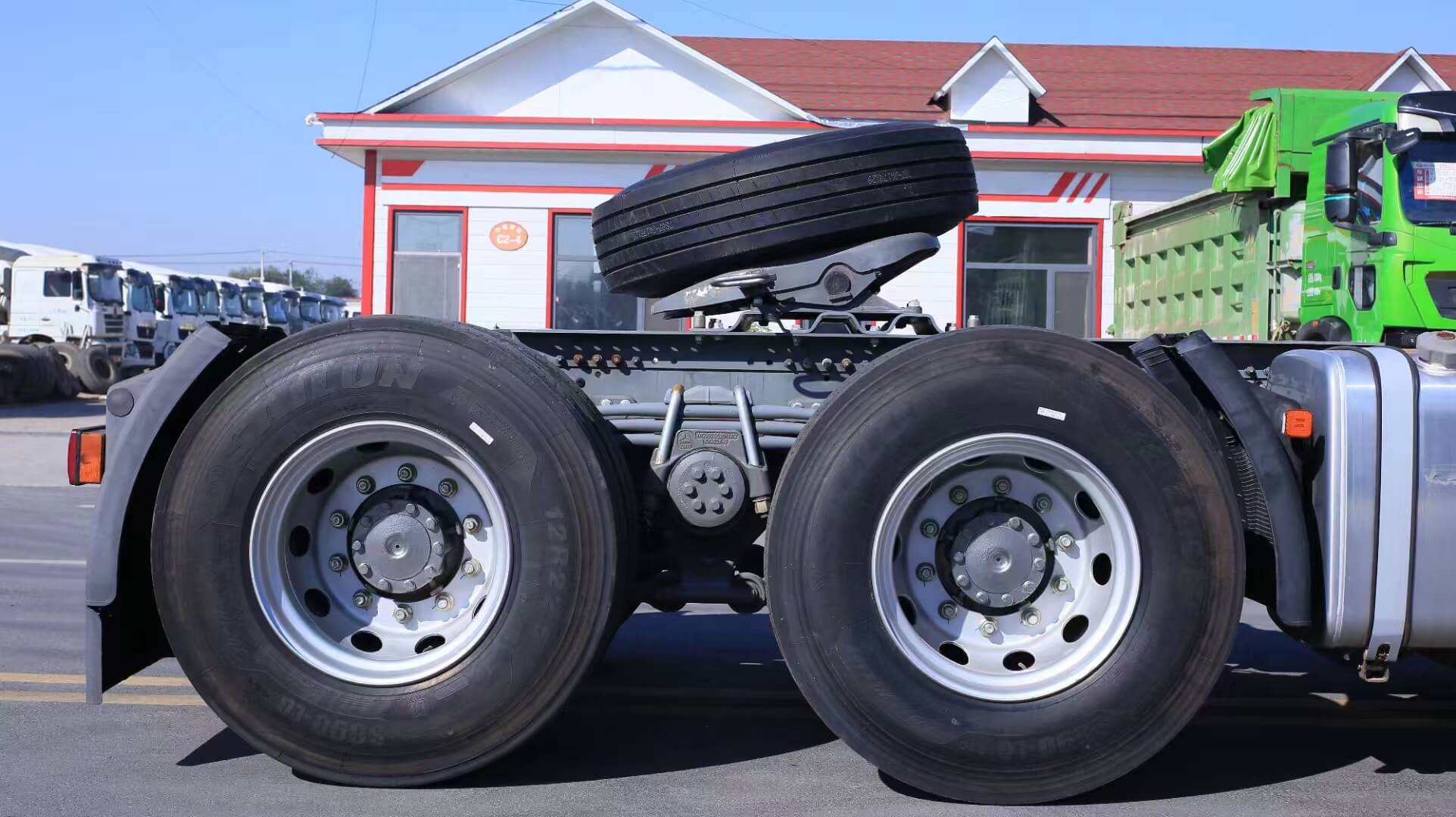 HOWO 6X4 TH7 truck-tractor (8)