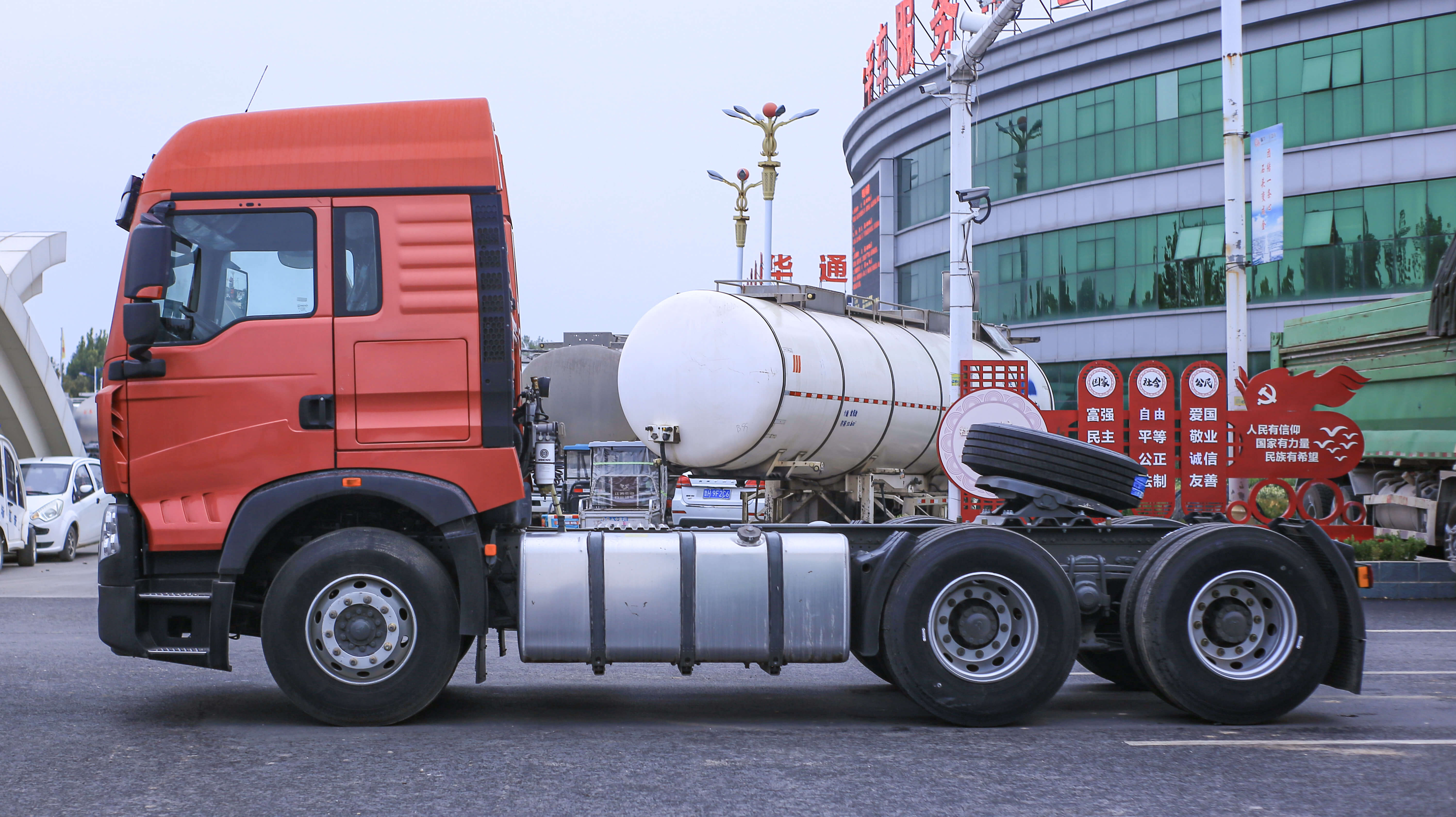 HOWO TX 6X4 TRUCK (10)