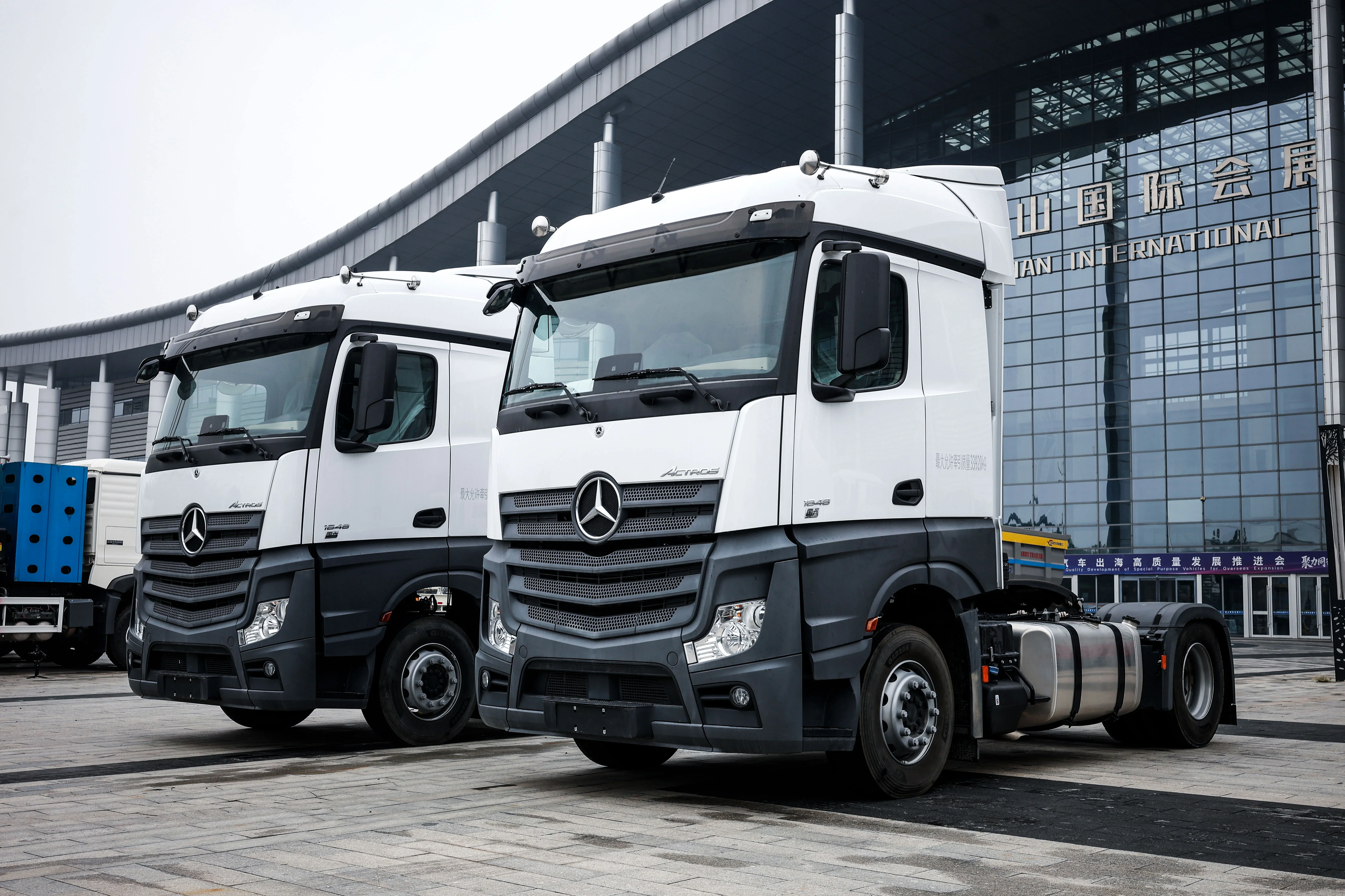 Mercedes-Benz Actros 1848 tractor trucks for sale at Ant Automobile.webp
