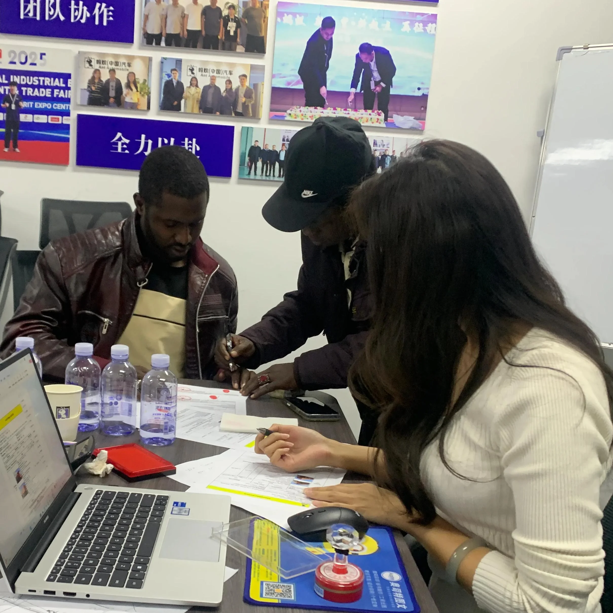 African Customers Visit Ant Automobile and Confirm 20-Unit Truck Order