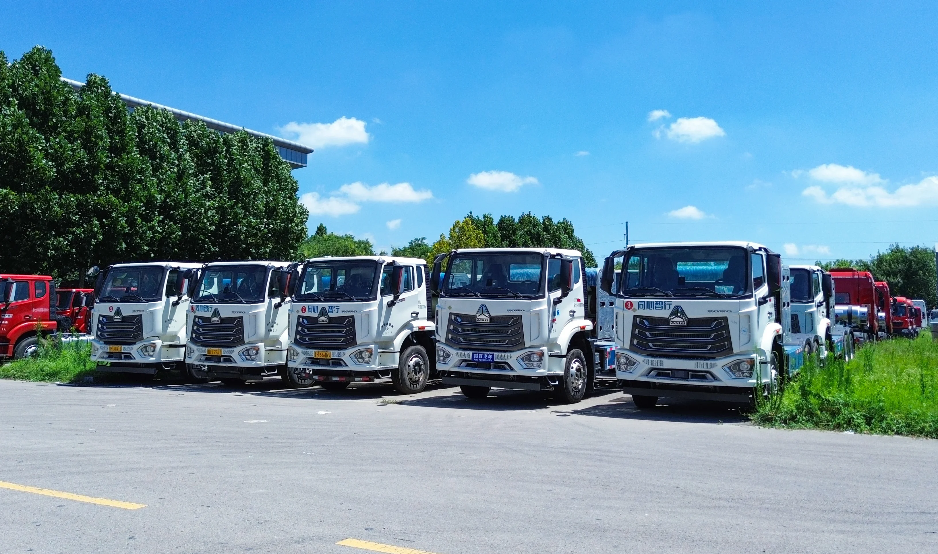 Front view of HOWO N7 natural gas tractor trucks for sale