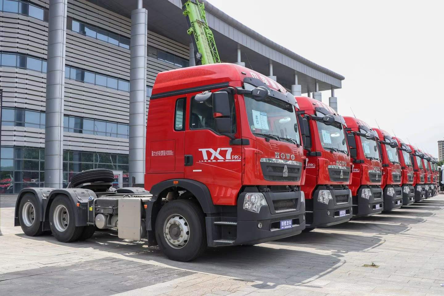 New HOWO TX7 Pro tractor trucks available for export.jpg